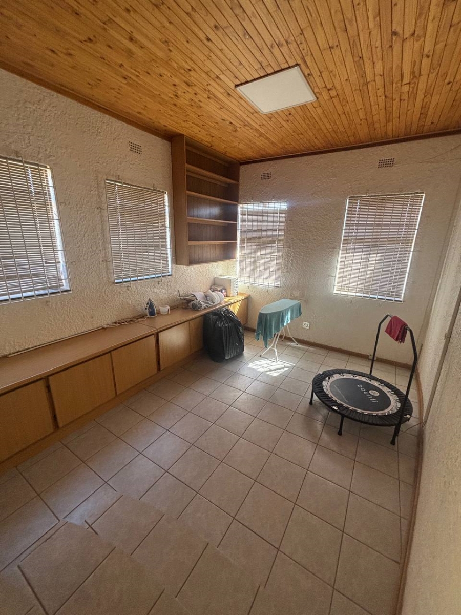 4 Bedroom Property for Sale in Postmasburg Northern Cape
